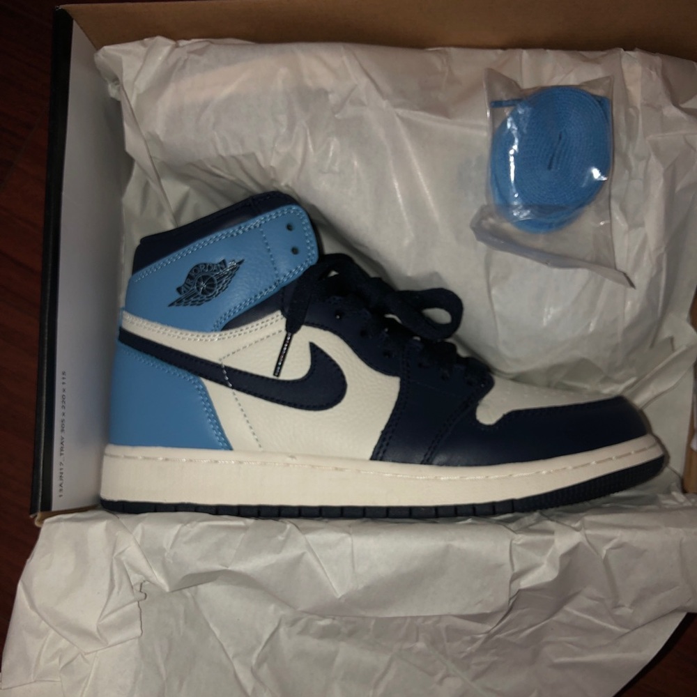 Air Jordan 1 OG obsidian